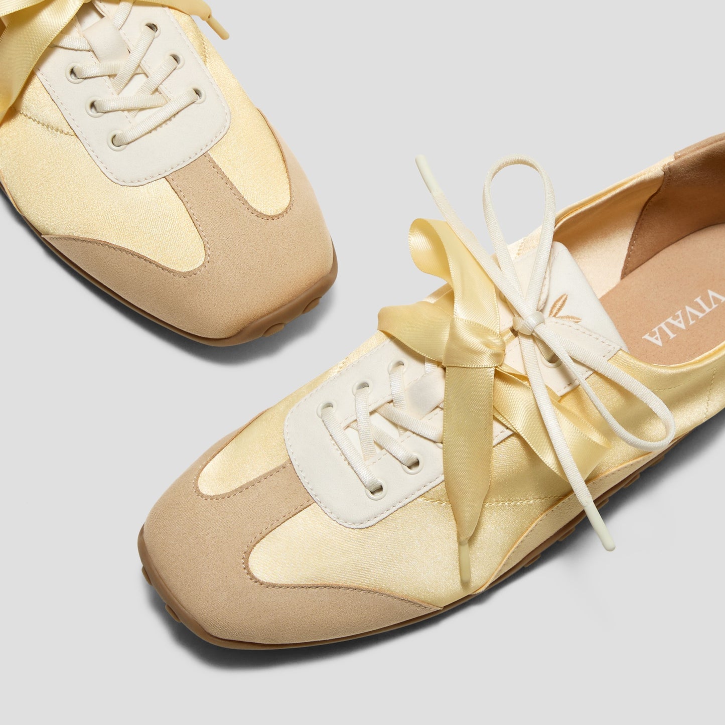 조거 스니커리나 (Carol)