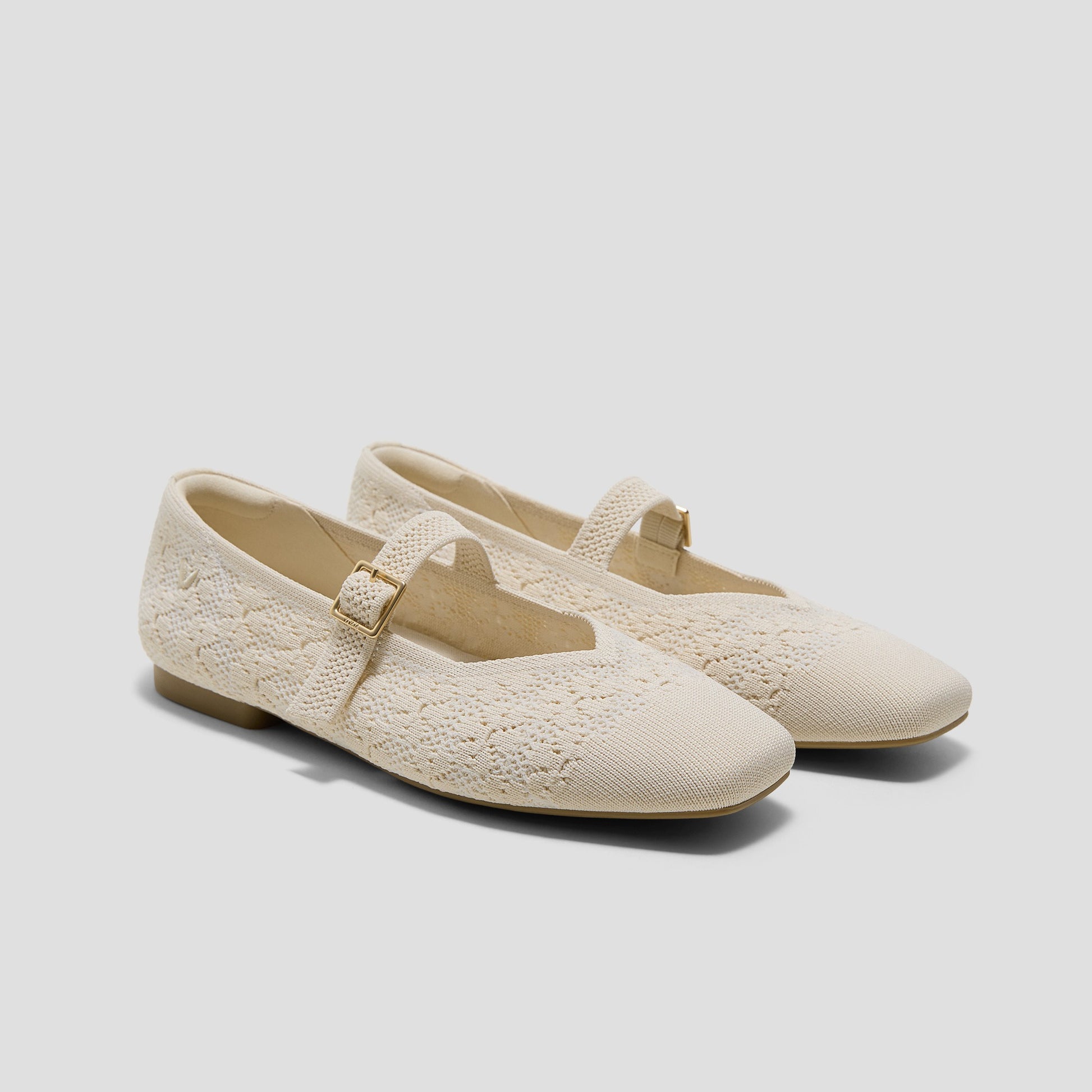 VIVAIA Margot 메리제인 크림 프렌치 플로럴 메쉬